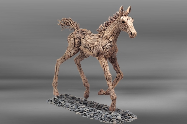 galoppierendes-Pferd-braun-Holz-Skulptur-Foal-at-Canter-james-doran-webb